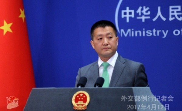 ▲ 중국 정부가 북한 문제 해법은 대화와 협상이라는 기존 입장을 재차 강조하며 “한반도 긴장 정세를 고조시키는 것은 무책임하고 위험한 행동”이라고 밝혔다. 사진은 루캉(陸慷) 中외교부 대변인.ⓒ中외교부 홈페이지 캡쳐