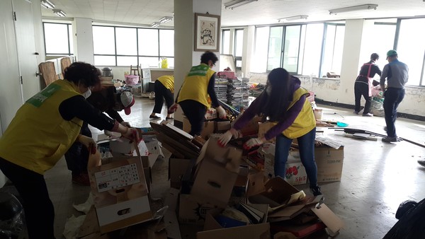 ▲ 대구시 달성군 다사읍 지역사회보장협의체(위원장 배명호)는 봄을 맞아 지난 12일 주건거환경개선 활동을 벌였다.ⓒ달성군