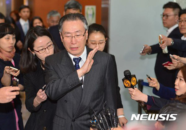 ▲ 지난 10일 외교부에서 김홍균 본부장과 회의를 마친 뒤 기자들을 향해 "아, 몰라요"를 외치는 우다웨이 中외교부 한반도 사무 특별대표. ⓒ뉴시스. 무단전재 및 재배포 금지.