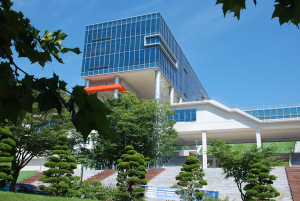 ▲ 한국교통대 충주캠퍼스 대학본부.ⓒ한국교통대