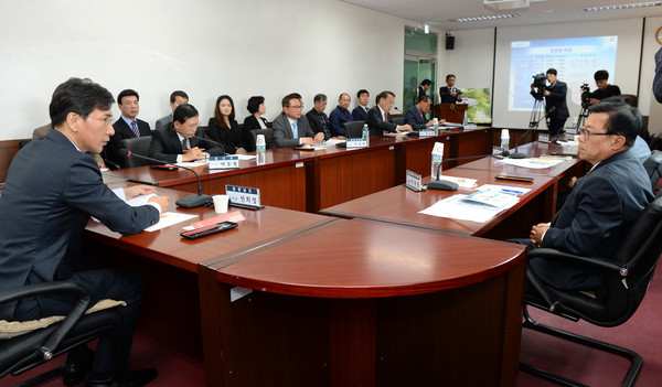 ▲ 안희정 충남지사가 14일 금산세계인삼엑스포 현장을 방문, 준비상황과 추진계획을 했다.ⓒ충남도