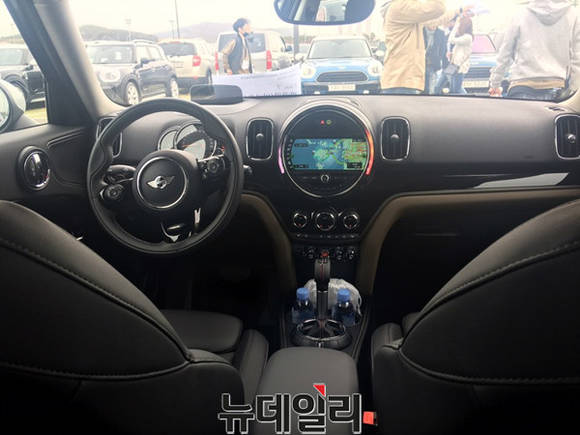 ▲ 2세대 미니(MINI) 뉴 컨트리맨(SD) ALL 4 내부.ⓒ뉴데일리