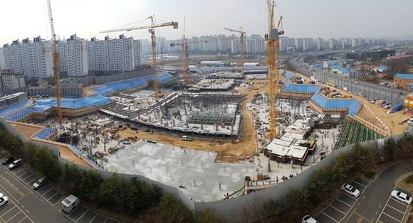 ▲ 자료 사진. SK건설이 시공 중인 '신동탄 SK뷰 파크 3차' 현장 전경. ⓒSK건설