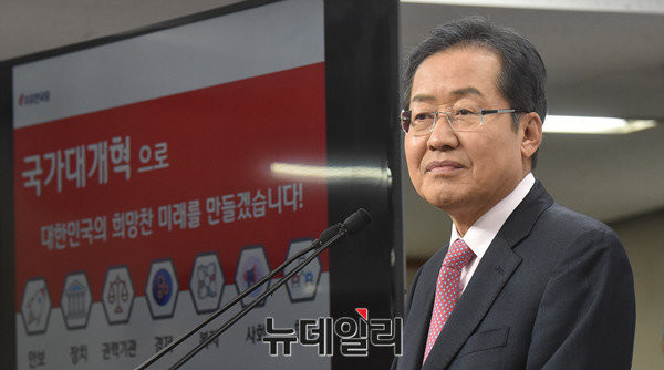 ▲ 16일 국가대개혁 비전 선포 기자회견에 참석한 자유한국당 홍준표 후보. ⓒ뉴데일리 이종현 기자