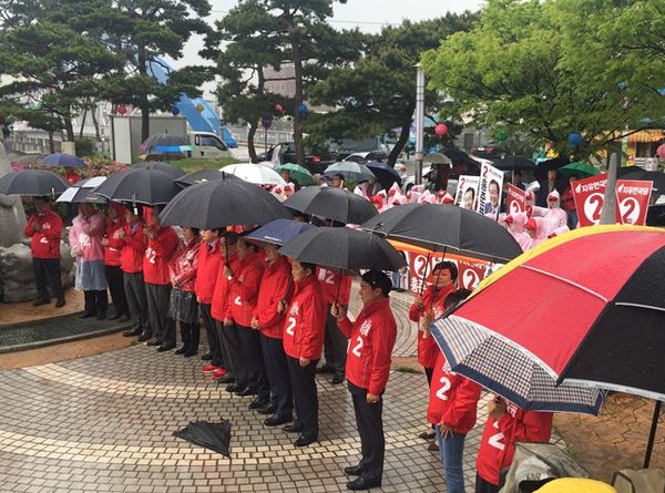 ▲ 자유한국당 충북도당이 17일 청주분수대앞 광장에서 19대 대선 출정식을 가졌다.ⓒ자유한국당 충북도당