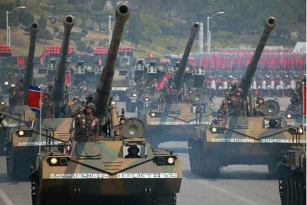 ▲ 사진은 지난 15일 북한 김일성 생일(태양절)을 맞아 개최된 열병식 관련 北노동당 기관지 노동신문 보도 일부.ⓒ北선전매체 홈페이지 캡쳐