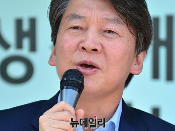 ▲ 북한 선전매체가 보수세력이 진보세력의 정권교체를 막으려고 ‘차악선택’을 주장하고 있다며 국민의당 안철수 후보에게 표심이 쏠리는 현상을 견제했다. 사진은 안철수 후보.ⓒ뉴데일리 공준표 기자