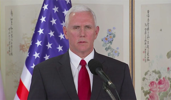 ▲ 지난 17일 한국에서 황교안 대통령 권한대행과 만난 뒤 기자들에게 대북전략에 대한 설명을 하는 마이크 펜스 美부통령. ⓒ美워싱턴포스트 관련보도 화면캡쳐.
