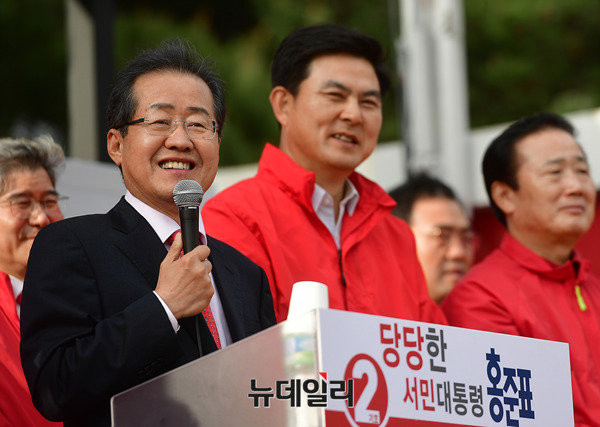 자유한국당 홍준표 후보. 그는 지난 19일 KBS 에서 진행된 TV토론회에서 문재인 후보를 강도높게 비판했다. ⓒ뉴데일리 정상윤 기자