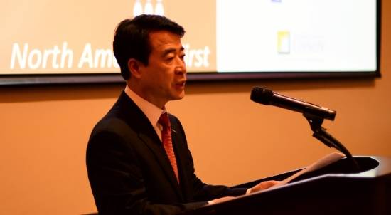 ▲ 대한전선 최진용 사장이 지난 14일 미국에서 열린 'SCE 500kV 세레모니'에서 축사를 하고 있다. ⓒ대한전선