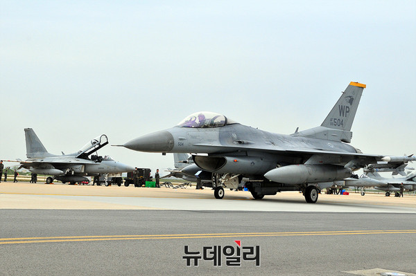 ▲ 미공군 F16전투기가 이륙 준비를 하고 있다. ⓒ뉴데일리 오세진 기자
