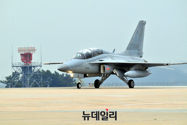 한국공군 TA-50 전투기가 이륙 준비를 하고 있다. ⓒ뉴데일리 오세진 기자