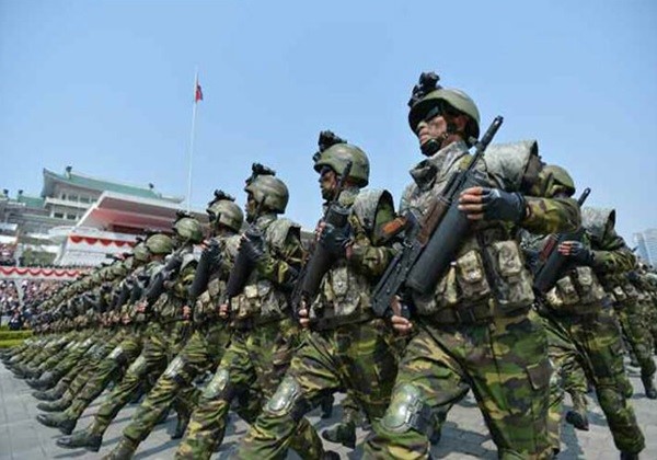 ▲ 사진은 지난 15일 북한 김일성 생일 맞이 개최된 열병식 진행 중, 행진 중인 북한 특수부대원들 모습.ⓒ北선전매체 홈페이지 캡쳐