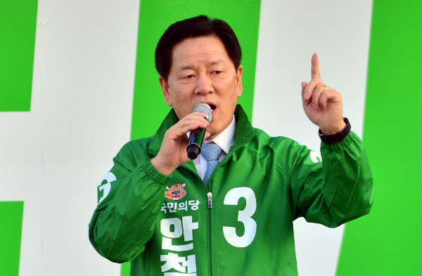 ▲ 국민의당 안철수 후보 지지를 호소하고 있는 주승용 원내대표(자료사진). ⓒ뉴시스 사진DB