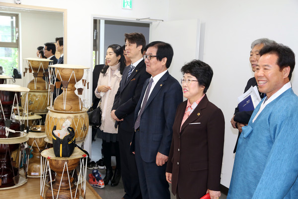 ▲ 대구시의회 문화복지위원회(부위원장 강신혁)는 21일 대구무형문화재 전수교육관을 찾아 현장점검을 실시했다.ⓒ대구시의회