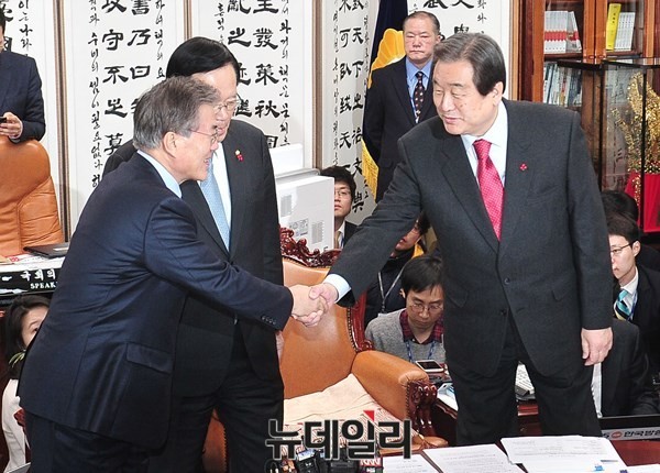 ▲ 바른정당 김무성 의원과 더불어민주당 문재인 후보. ⓒ뉴데일리 이종현 기자