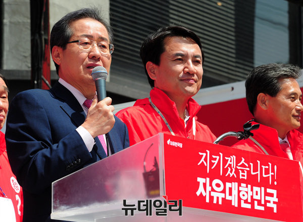 ▲ 자유한국당 홍준표 후보(왼쪽)와 김진태 의원(오른쪽). 김 의원은 24일 사전유세를 통해 홍 후보가 당선돼야 한다고 목소리를 높였다. ⓒ뉴데일리 공준표 기자