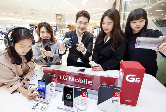 ▲ 영등포 롯데백화점 LG G6 체험존. ⓒLGE