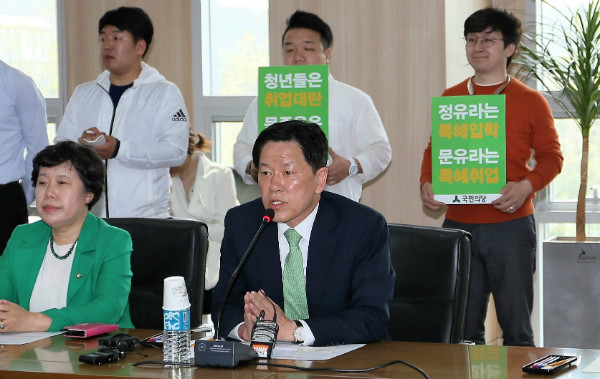 ▲ 국민의당 주승용 원내대표가 25일 충북 음성의 한국고용정보원을 찾아 참여정부 취업게이트 의혹 규명을 시도했으나, 의혹의 당사자들이 공교롭게도 이날 모두 자리를 비운 관계로 뜻을 이루지 못했다. ⓒ뉴시스 사진DB