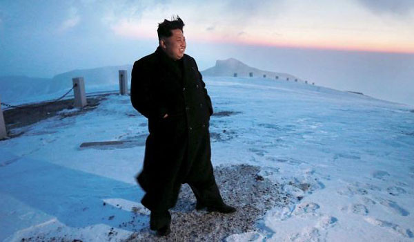 ▲ "이제 곧 끝인가…. 그래도 멋진 인생이었어." 최근 북한이 한반도 정세긴장을 운운하며 위기감을 조성하고 있지만 북한 주민들은 평온한 가운데 일상생활을 하고 있다고 '자유아시아방송'이 북한 소식통을 인용해 보도했다. ⓒ北선전매체 화면캡쳐.