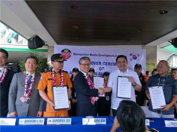 ▲ 왼쪽부터 차순도메디시티협의회장, 이상훈 119 현장지원과장, 김연창 경제부시장, 토마스올보스 MMDA 청장, 프리스코 산 주안 MMDA 부청장).ⓒ대구시