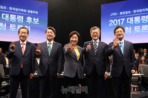 ▲ 오는 19대 대선에 출마하는 다섯명의 후보. 사진은 JTBC TV토론에 출연할 당시 모습이다. ⓒ사진공동취재단