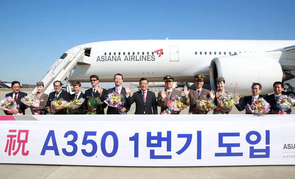 ▲ 아시아나항공은 26일 오전 9시인천국제공항에서 A350 1호기 도입을 기념하는 행사를 진행했다고 밝혔다.ⓒ아시아나항공