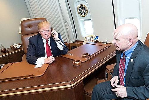 트럼프 미국 대통령과 맥마스터 백악관 국가안보보좌관. ⓒ뉴시스