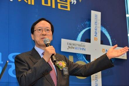 ▲ 김용환 농협금융지주 회장이 지난 26일 열린 NH농협금융플러스 삼성동금융센터 개점식에서 축사를 하고 있다.  ⓒ 농협금융