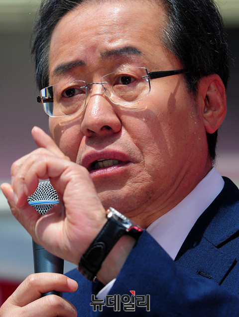 ▲ 더불어민주당 문재인 후보의 부산 유세 당시 사진. 홍 후보로서는 부산과 경남에서 지지세를 반드시 확보해야 하는 상황이다. ⓒ뉴데일리 공준표 기자