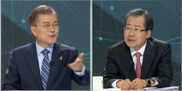 ▲ 더불어민주당 문재인 후보가 28일 방송된 대선후보 토론에서 자유한국당 홍준표 후보의 지니계수 인용에 대해 팩트체크가 필요하다고 주장하고 있다. ⓒKBS 방송화면 갈무리