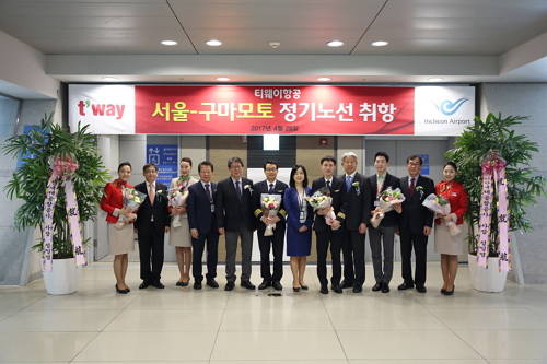 ▲ 티웨이항공은 28일 오전 인천국제공항 여객터미널에서 인천~구마모토 정기 노선 취항식을 가졌다고 밝혔다.ⓒ티웨이항공