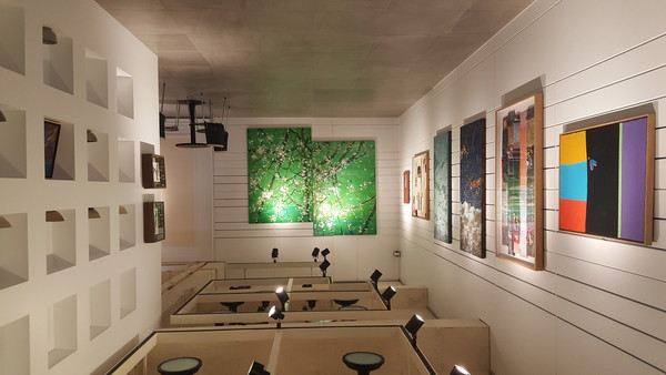 ▲ 최근 대구에는 시민이 즐길 수 있는 작가 작품 등이 전시되는 문화공간에다 새로운 컨셉방식의 복합공간이 다수 들어서고 있다. '작품' 복합문화공간 내부모습.ⓒ제이더블유