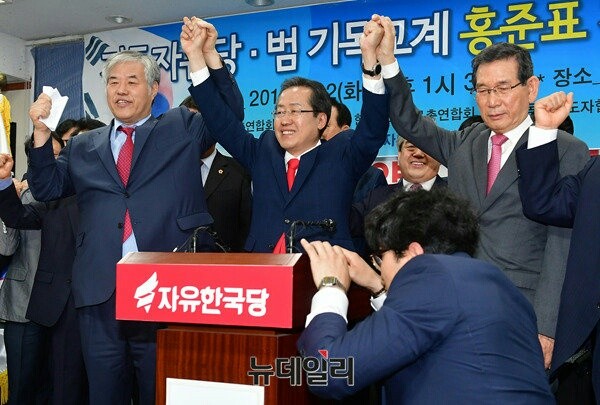 2일 기독자유당-범기독교계 인사들이 홍준표 자유한국당 후보 지지를 선언했다.ⓒ뉴데일리 정상윤 기자