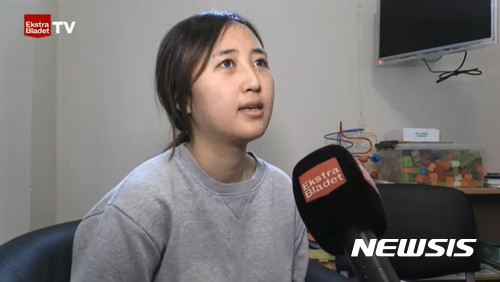 ▲ 덴마크 법원의 송환 결정에 대한 항소 의사를 밝힌 최순실씨의 딸 정유라씨가 지난 24일 덴마크 올보르 구치소 면회실에서 현지 매체 '엑스트라 블라뎃'과 인터뷰를 갖고 있다. ⓒ 사진 뉴시스