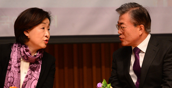 ▲ 심상정 정의당 대선후보(왼쪽)와 문재인 더불어민주당 대선후보. ⓒ뉴시스