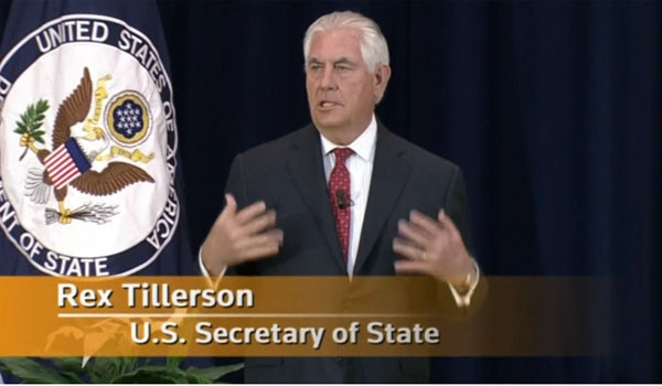 ▲ 렉스 틸러슨 美국무장관은 지난 3일(현지시가) 국무부 직원들을 대상으로 연설을 하면서 "유엔 안보리 대북제재 결의안을 이행하지 않는 국가들도 제재할 것"이라고 밝혔다. 쉽게 말해 한국 정부가 북한과의 협의를 통해 개성공단을 재개할 경우 제재 대상이 된다는 뜻이다. ⓒ英로이터 TV 관련보도 화면캡쳐.