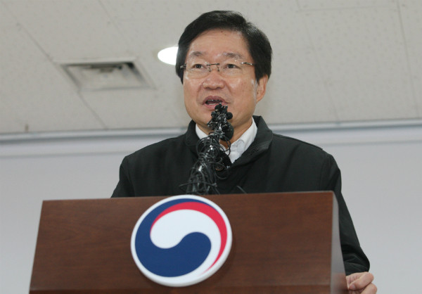 ▲ 김영석 해수부장관은 4일 문제의 보도에서 SBS의 취재원이었던 공무원을 업무에서 배제했으며, 추후 엄중한 조치를 취하겠다고 밝혔다. ⓒ뉴시스 사진DB