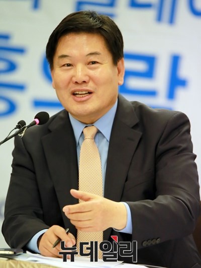 ▲ 5일 민주당에 입당한 홍의락 의원.ⓒ뉴데일리