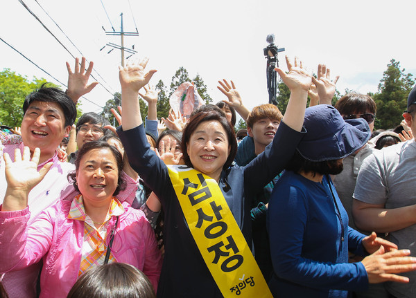 ▲ 심상정 정의당 대선후보가 4일 제주도 유세에 나선 모습. ⓒ뉴시스