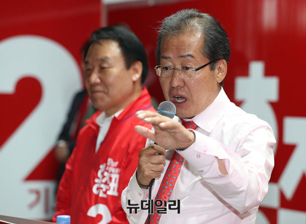 ▲ 자유한국당 홍준표 후보가 지난 4일 강원도 동해에서 유세하는 모습. ⓒ뉴데일리 정상윤 기자