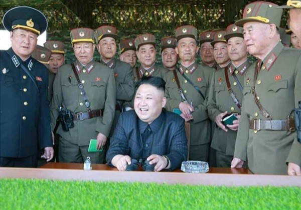 북한이 한국계 미국인 추가 억류 사실을 밝혔다. 사진은 김정은 군종합동타격훈련 시찰 관련 北노동당 기관지 '노동신문' 보도 일부.ⓒ北선전매체 홈페이지 캡쳐
