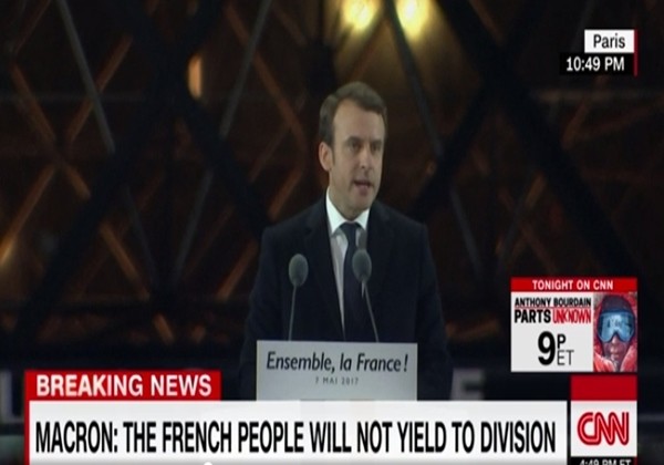 ▲ 중도 신당 앙마르슈의 에마뉘엘 마크롱 후보가 제25대 프랑스 대통령 선거에서 국민정당의 마린 르펜 후보를 누르고 당선됐다. 사진은 마크롱 후보의 승리연설 관련 美'CNN' 보도일부.ⓒ美'CNN' 보도영상 캡쳐