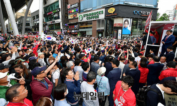 ▲ 자유한국당 홍준표 후보의 8일 오후 대전 으능정이 거리 유세. ⓒ뉴데일리 정상윤 기자