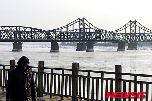 압록강 철교. 中-北 무역량의 절반 이상이 이곳을 통과한다. ⓒ뉴시스. 무단전재 및 재배포 금지.
