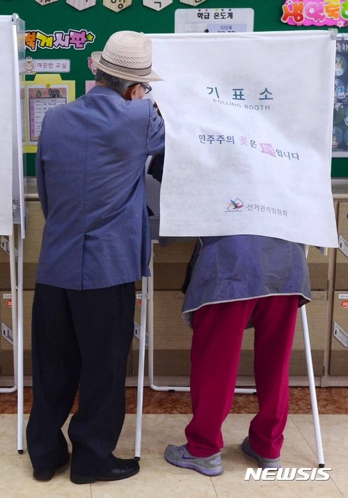 ▲ 투표하는 유권자들. ⓒ 사진 뉴시스