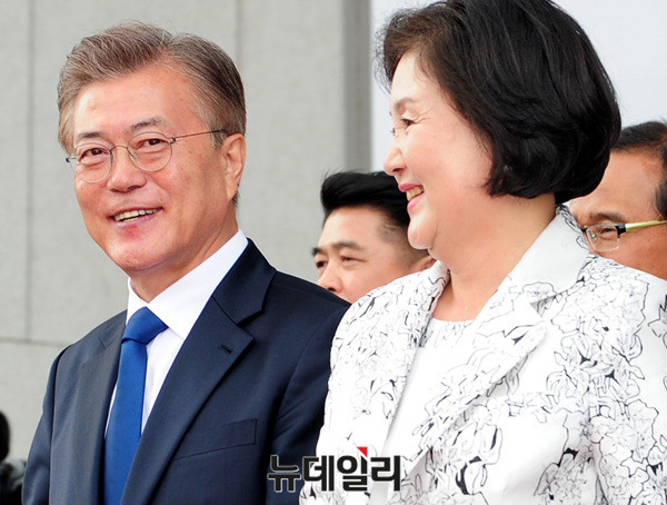 ▲ 문재인 대통령이 10일 국회에서 취임선서와 취임사 낭독을 한 뒤, 국회본청을 나서고 있다. ⓒ뉴데일리 공준표 기자