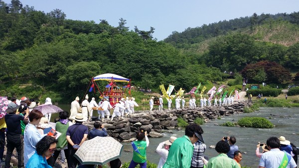 ▲ 진천 농다리축제.(상여 시연)ⓒ진천군