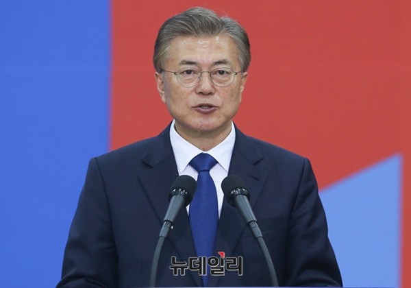 ▲ 외교부는 문재인 대통령의 임기가 공식 개시됨에 따라 이를 전(全) 세계 재외공관에 통보했다. 사진은 문재인 대통령.ⓒ공동취재단