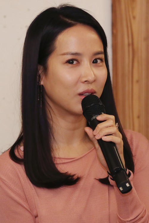 ▲ 11일 오전 열린 제36회 국제현대무용제 '모다페 2017' 기자간담회에서 홍보대사 조여정(가운데), 김혜정 조직위원장 및 관계자들이 참석했다